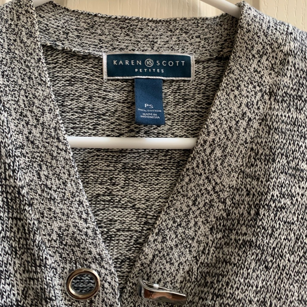 Sweater. Size small . Gray